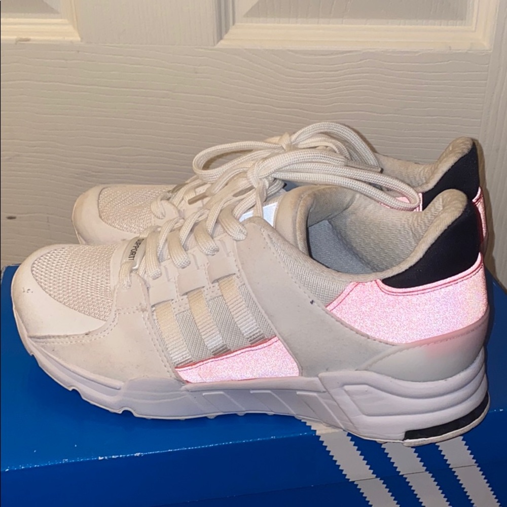 Adidas support sneakers